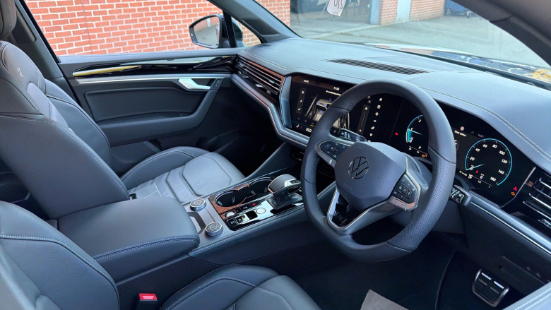 Volkswagen Touareg 3.0 V6 TDI 4Motion 286 Black Edition 5dr Tip Auto Diesel Estate